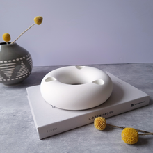 Load image into Gallery viewer, Oslo Doughnut Candle Holder