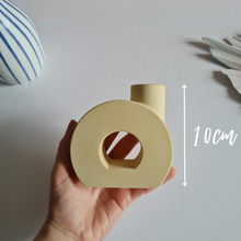 Load image into Gallery viewer, Round Candle Holder