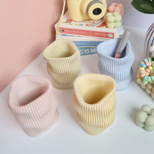 Load image into Gallery viewer, Curvy Ripple Effect Pen Holder
