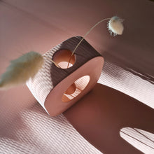 Load image into Gallery viewer, Doughnut Vase