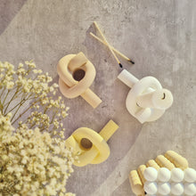 Load image into Gallery viewer, Knot Candlestick Holder