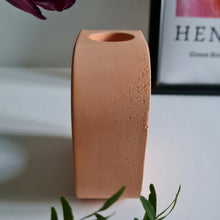 Load image into Gallery viewer, Doughnut Vase