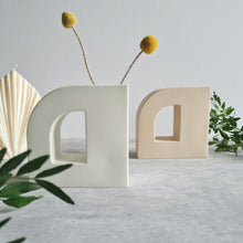 Load image into Gallery viewer, D Shape Vase