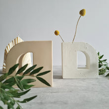 Load image into Gallery viewer, D Shape Vase