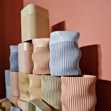 Load image into Gallery viewer, Curvy Ripple Effect Pen Holder