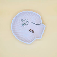 Load image into Gallery viewer, Pastel Shell Bowl
